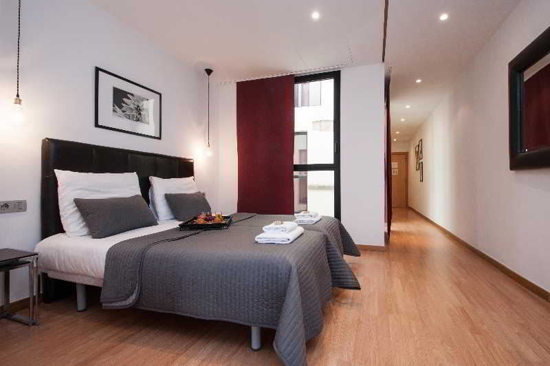 Short Stay Group Liceu Serviced Apartments Barcelona Exterior photo