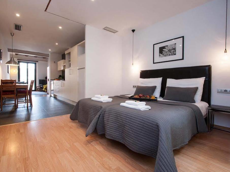 Short Stay Group Liceu Serviced Apartments Barcelona Exterior photo