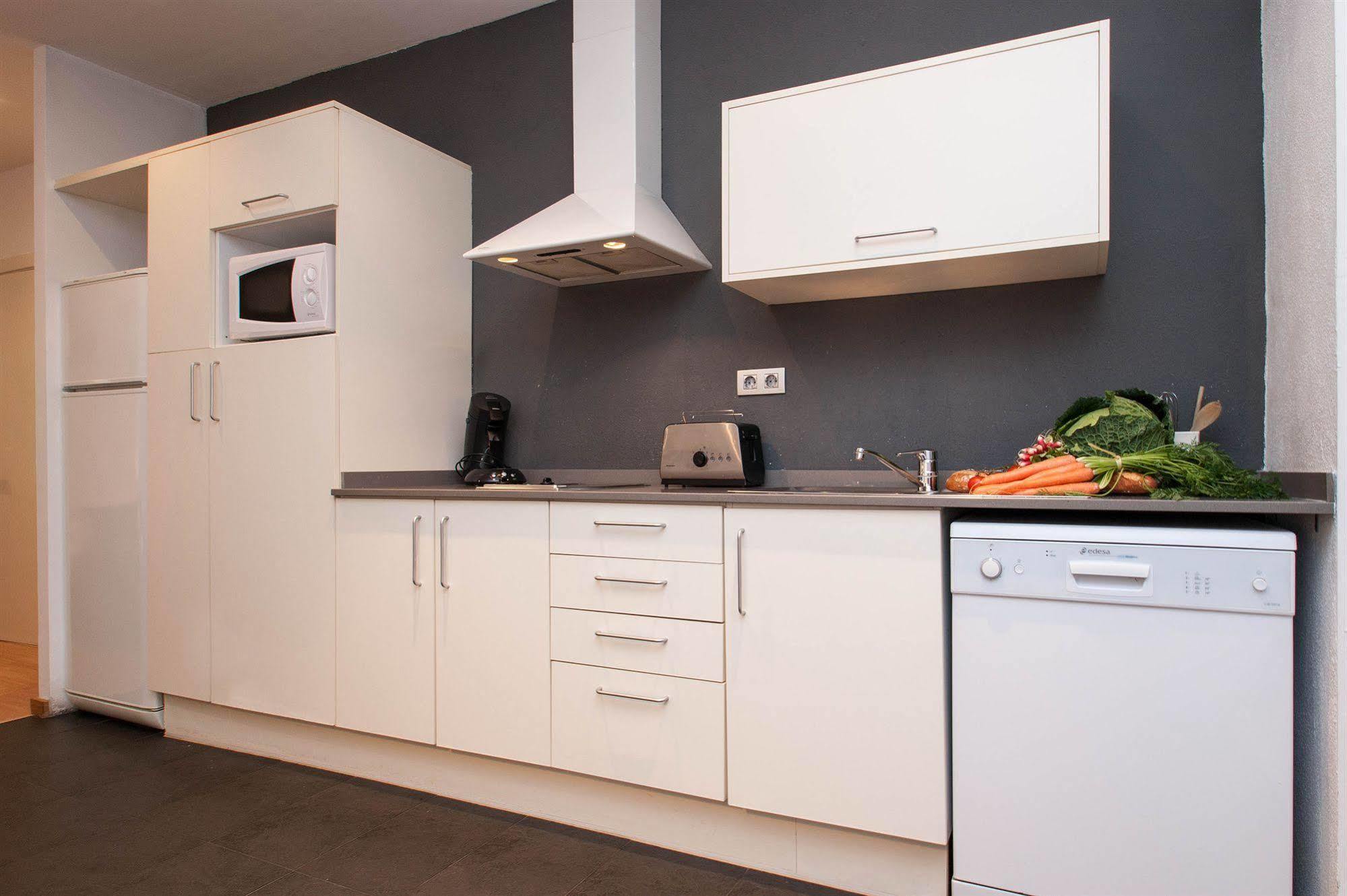 Short Stay Group Liceu Serviced Apartments Barcelona Exterior photo