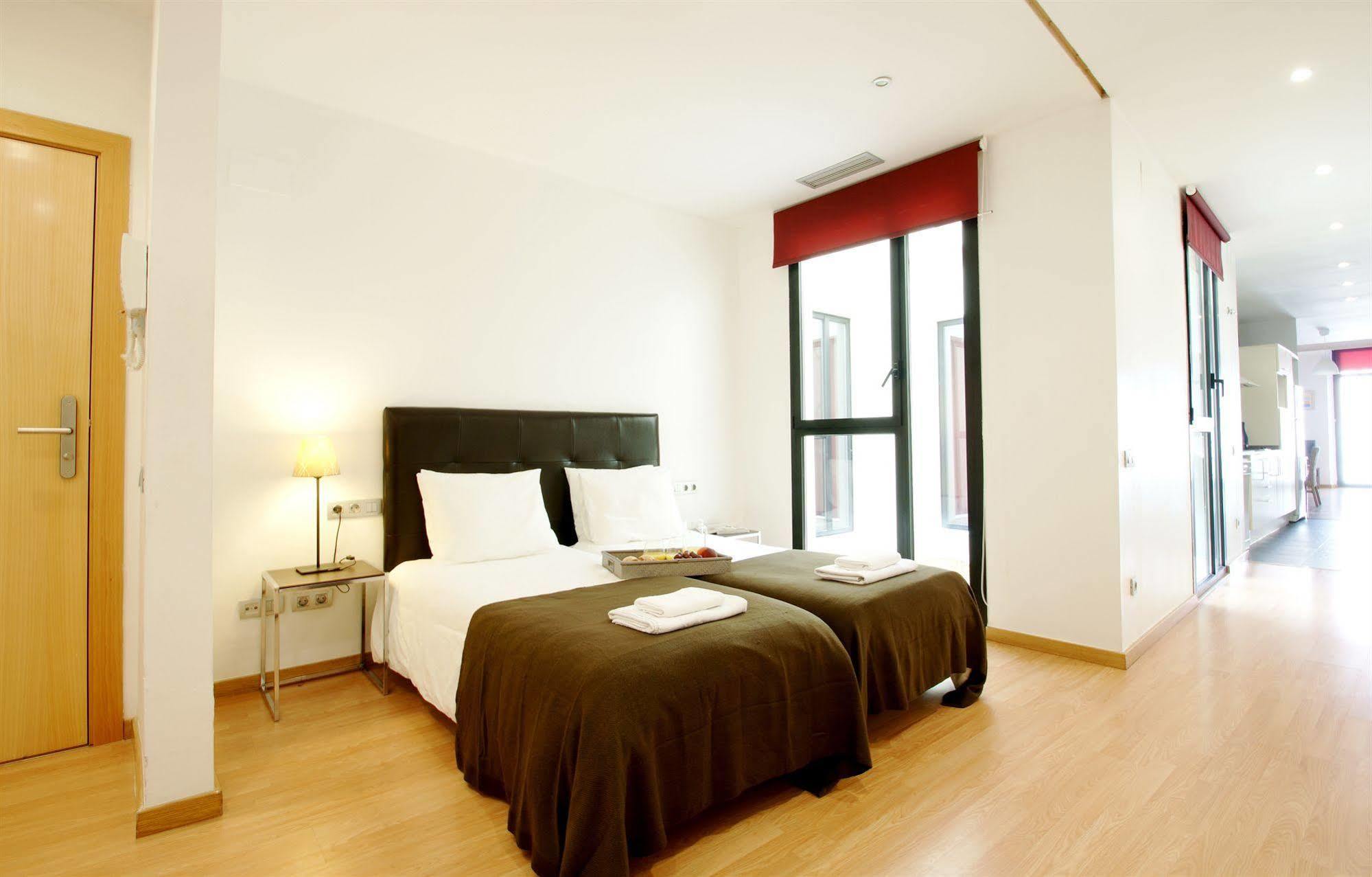 Short Stay Group Liceu Serviced Apartments Barcelona Exterior photo